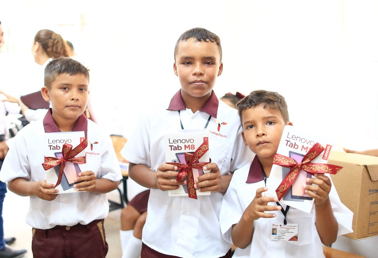 Américo Villarreal Anaya anunció el inicio del programa 'El Albergue es Nuestro,' una iniciativa destinada a mejorar las condiciones de los 13 albergues escolares que operan en el estado. Foto: Gobierno de Tamaulipas