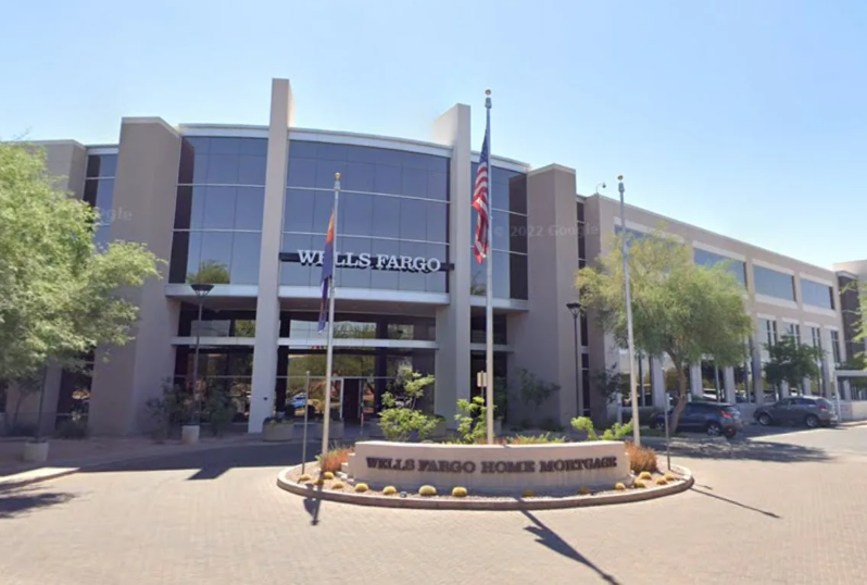 Una sede del banco Wells Fargo en Tempe, Arizona (EE. UU.), donde Denise Prudhomme, una empleada de 60 años, murió el 16 de agosto. Foto. Google Maps