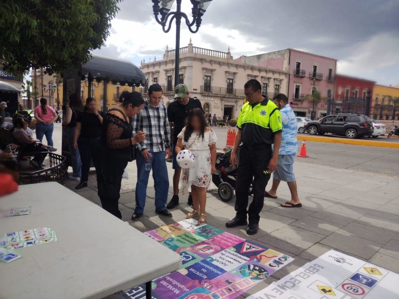 Desde pequeños policías municipales enseñan sobre cultura vial. Foto: Facebook Seguridad Pública Municipal de Durango.