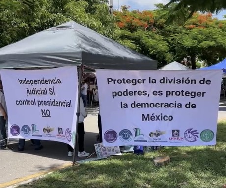 Bloquean la Avenida Itzáes de Mérida como protesta contra la Reforma Judicial