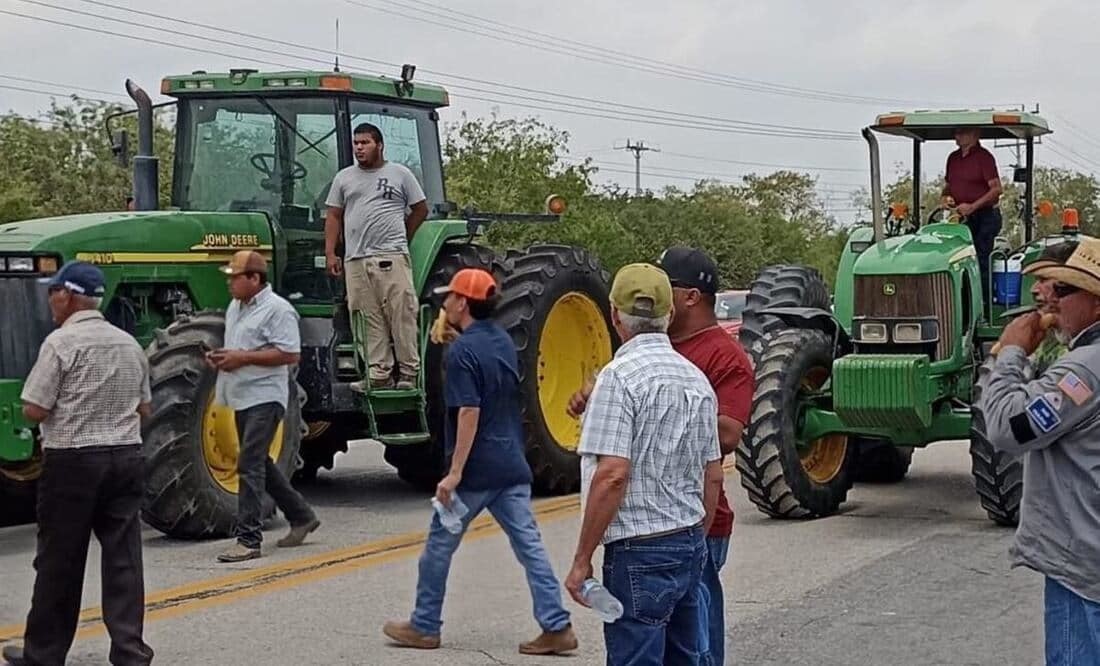 Después de una prolongada reunión con agricultores que habían bloqueado carreteras en protesta por la crisis en el sector agrícola, se logró destrabar mil millones de pesos en apoyos a la comercialización. Foto: Redes sociales