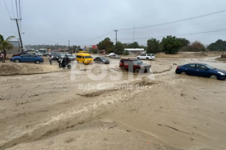 Efectos de 'Fabio' provocan primeras lluvias en Los Cabos