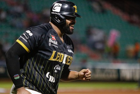 Diablos sacan la escoba ante Leones de Yucatán