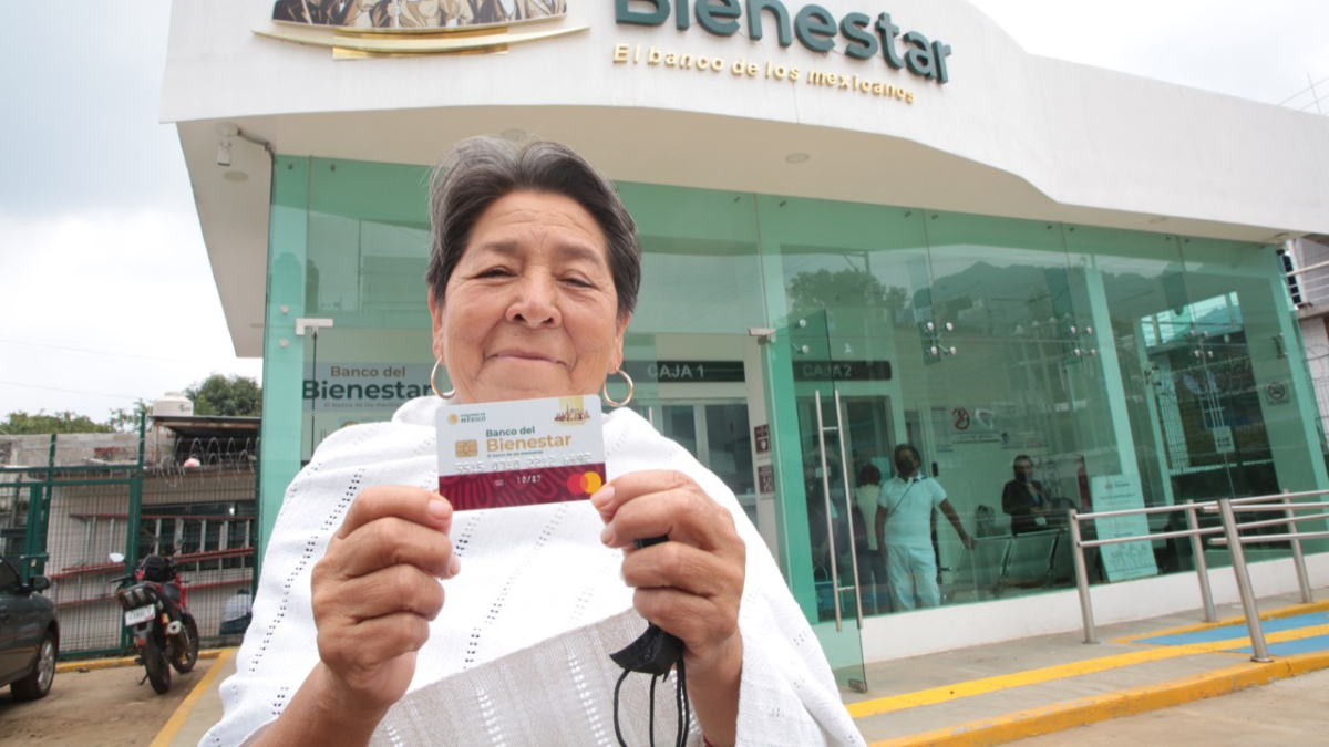 La pensión para adultos mayores es de 6 mil pesos cada dos meses Foto: Cortesía