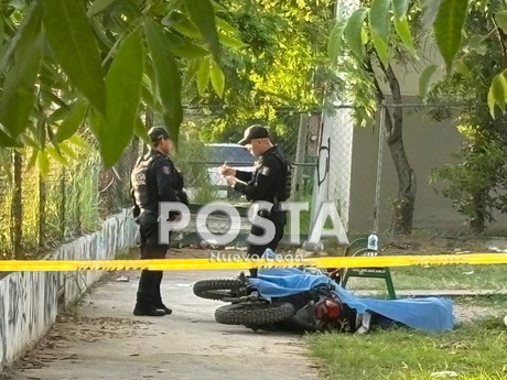 Ejecutan a motociclista en plaza pública de Guadalupe