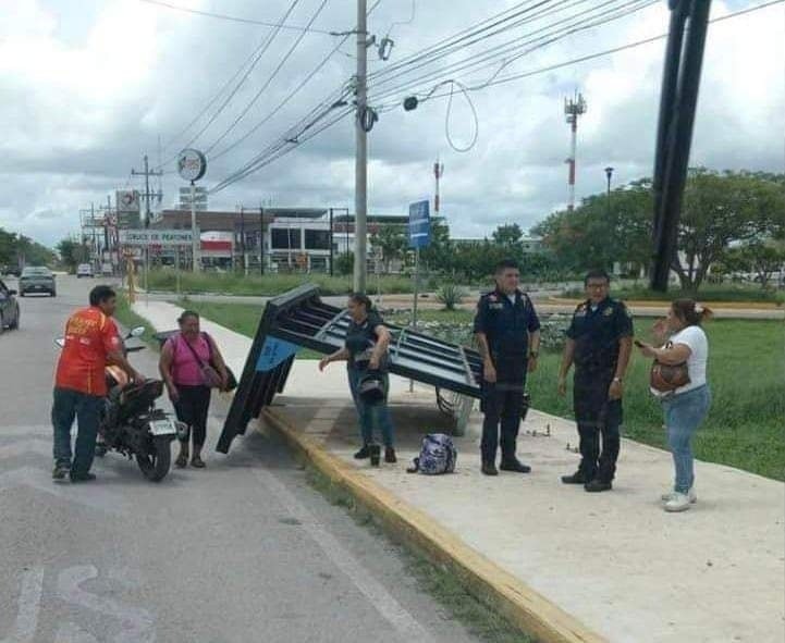 La base que sostiene la estructura se desprendió del suelo Foto: Redes