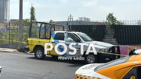 Deja choque de patrulla de la policía regia dos uniformados heridos