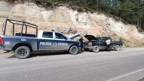 Se quedó sin pila en el camino, fue ayudado por la Policía