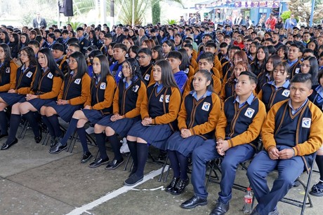 ¡De regreso a las aulas! Más de 670 mil estudiantes inician clases en Edomex