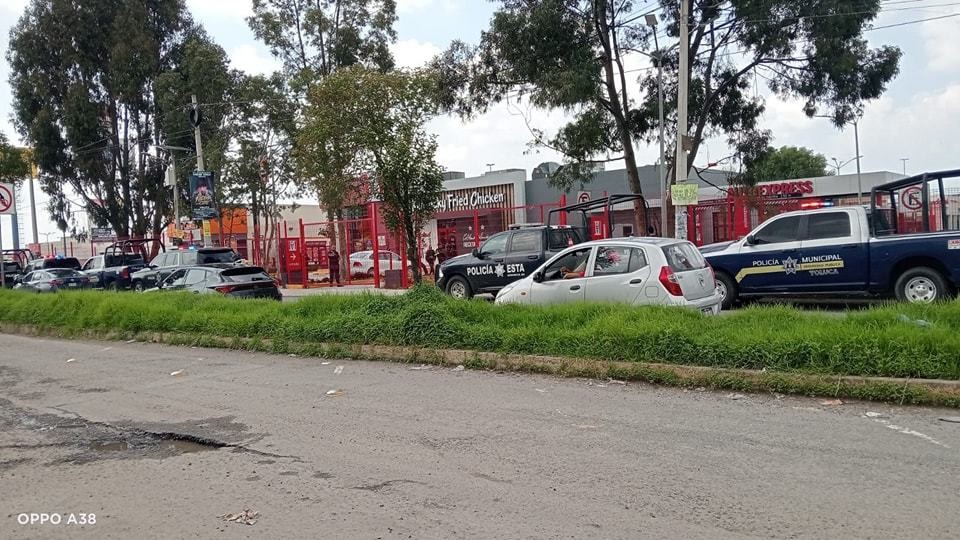 Se desconoce si la mujer asesinada era clienta o empleada del restaurante. Foto: FB Al Momento Edomex