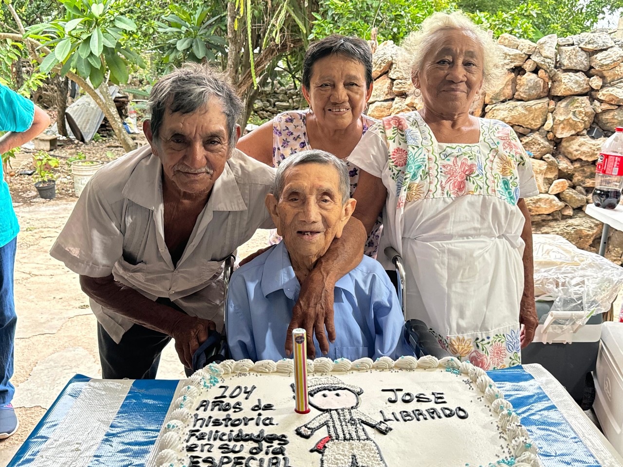 Don Lí, forma parte de un club privilegiado de personas quienes superan la edad de 100 años de vida.- Foto cortesía