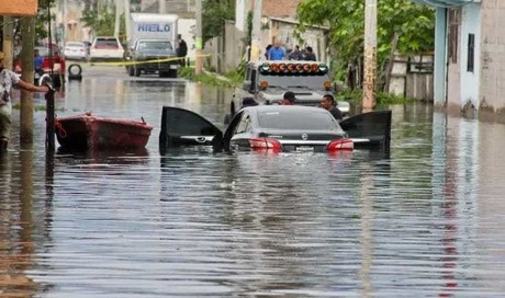 Colapso del drenaje en Chalco impide que el nivel de agua baje