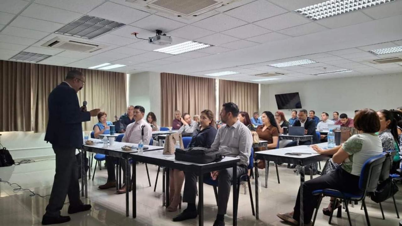 Docentes durante el Consejo Técnico Escolar. Foto: Cortesía.