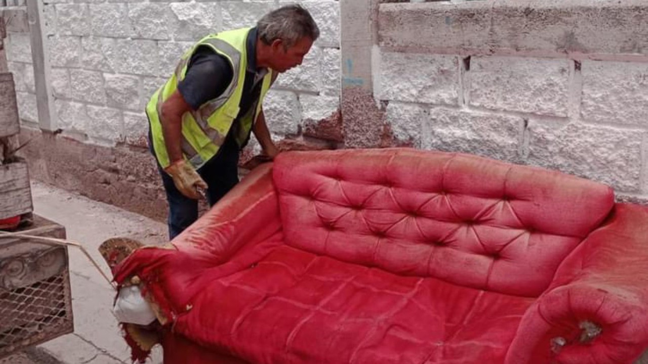 Patrulla ecológica recogiendo desechos que el camión de la basura no lo hace. Foto: Servicios Públicos Durango.