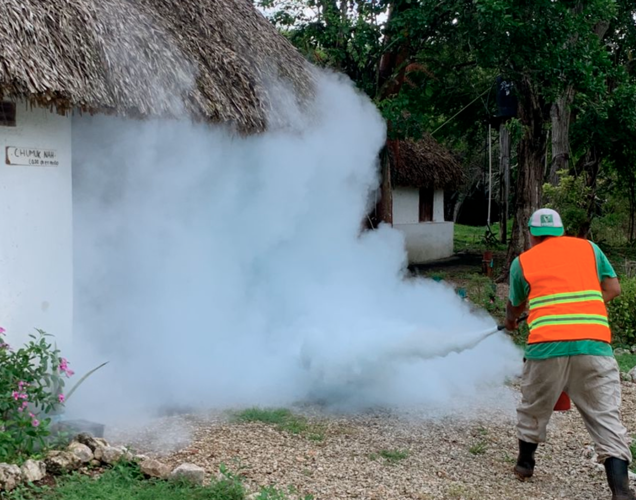 Integrantes de la Unidad Universitaria de Inserción Social Rancho Hobonil y autoridades de Protección Civil  de la Uady realizaron un simulacro de desalojo con el fin de impulsar cultural de la prevención y protección.- Foto de la Uady