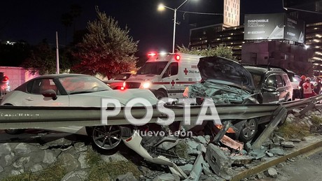 Choque en avenida Constitución deja dos mujeres heridas