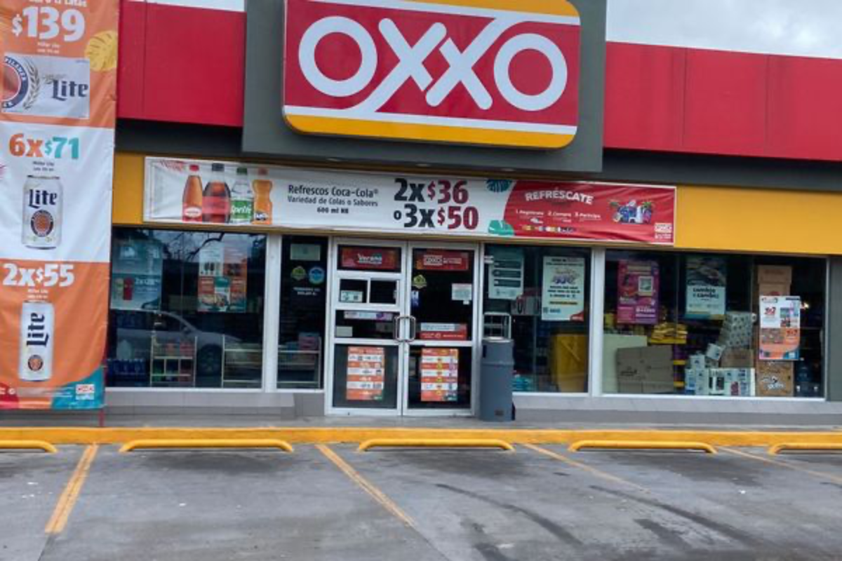 Las tiendas Oxxo y las estaciones Oxxo Gas reanudarán operaciones en Nuevo Laredo de manera escalonada este viernes. Foto: Carlos García