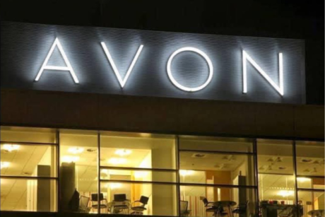 Avon se declara en bancarrota para enfrentar demandas por talco cancerígeno