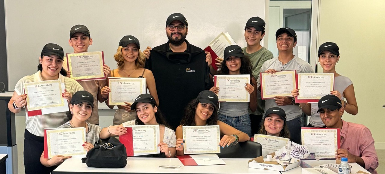 Un grupo de 11 alumnos de la Escuela de Comunicación y Dirección de Empresas de Entretenimiento de la Universidad Anáhuac- Mayab realizó diversas actividades como parte de su visita a Los Ángeles, Estados Unidos.- Foto cortesía