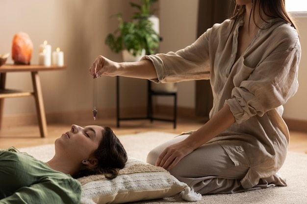 El Reiki busca aliviar molestias y enfermedades con el uso de la energía. Imagen: Freepik