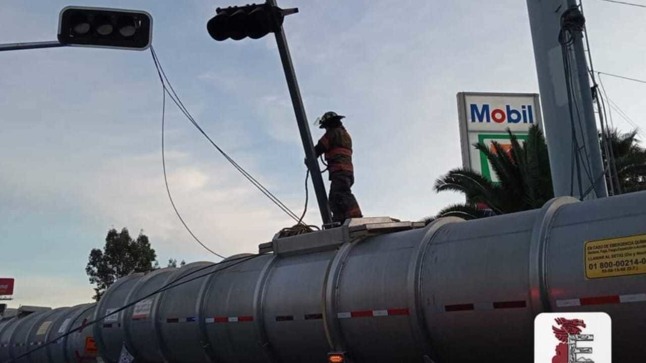 Accidente en Ecatepec: Tráiler bloquea vialidad durante 5 horas. Foto: Protección Civil y Bomberos Ecatepec