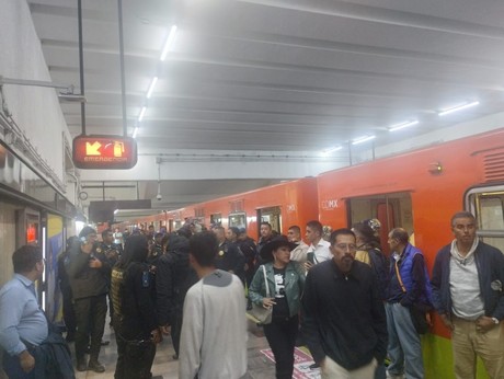 Fallo eléctrico en la Línea 9 del Metro desata caos y enfrentamientos