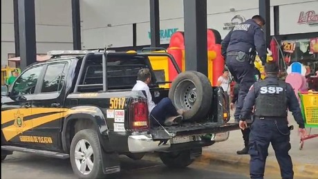 Detienen a hombre por robar carnes frías y queso en supermercado de Mérida