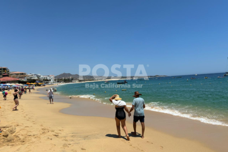 Playa el Médano es la favorita de turistas que visitan Los Cabos