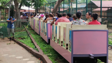 ¡Por tercera vez! Se descarrila del trenecito del Centenario en Mérida