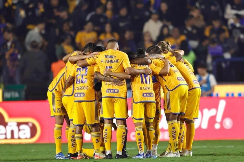 Los jugadores de Tigres UANL en un partido del Apertura 2024. Foto: TV Azteca.