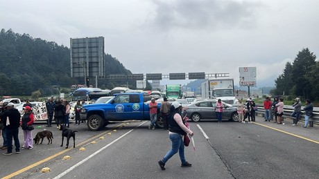 Protesta de comuneros colapsa la México-Toluca durante horas