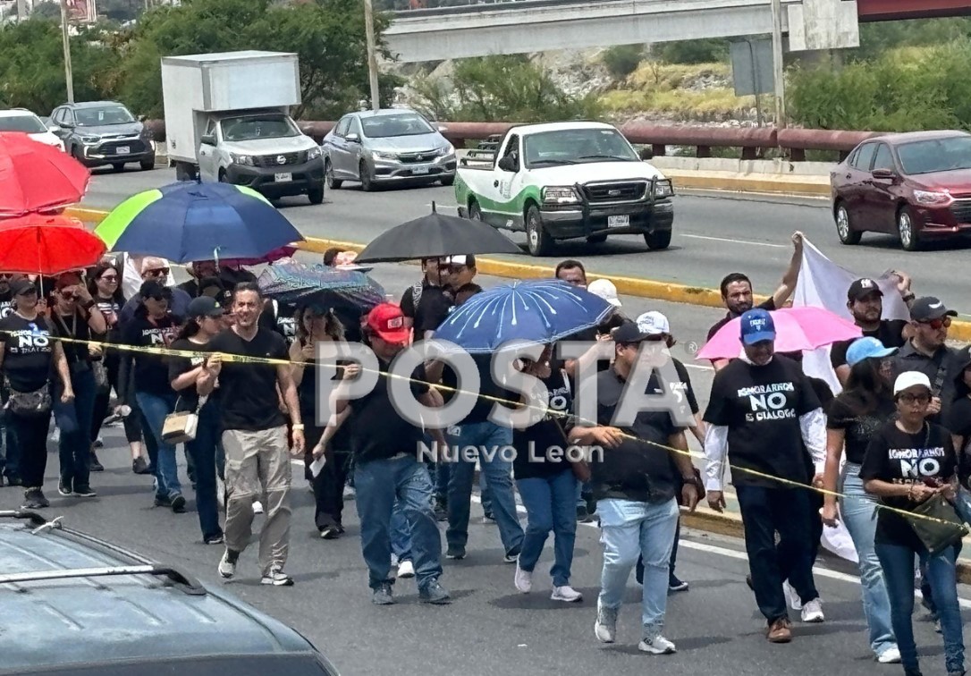 Trabajadores del Poder Judicial en Nuevo León protestando en calles de Monterrey. Foto. Rosy Sandoval