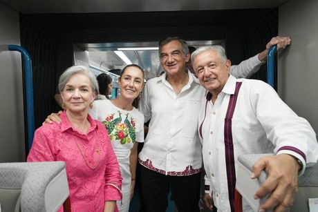 Américo Villarreal junto a su esposa presenciaron la inauguración del Tren Maya