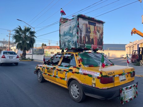 Circula en las calles de Coahuila el taxi más patriótico de México