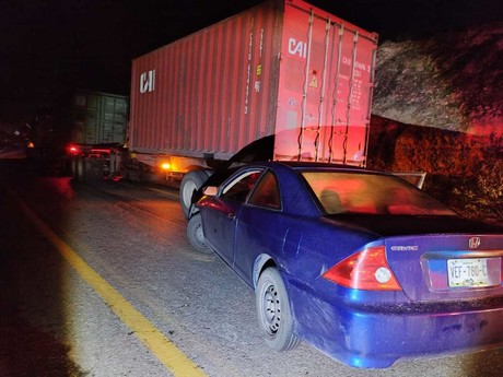 Guardia Estatal atiende accidente en Carretera Federal 101