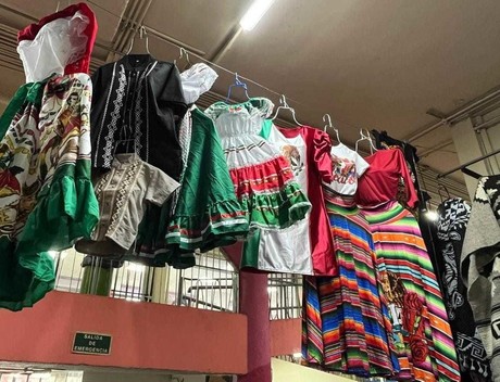 ¡Vive el orgullo mexicano! Descubre los outfits patrios en el Mercado Juárez