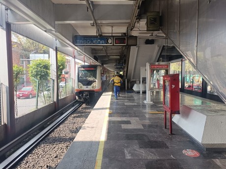 Desalojan Metro San Antonio Abad por persona que cayó a zona de vías