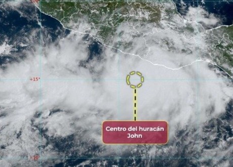 John se vuelve huracán categoría 1 frente a costas de Oaxaca