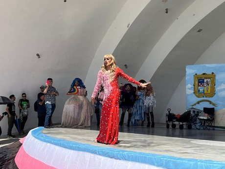 Drag Queens protestan en San Nicolás contra Ley Anti-Drag y Trans