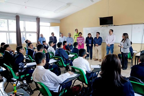 ¡Con mochila en mano! Reanudan clases 22 escuelas en Chalco tras lluvias