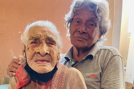 Doña Ramona de 114 años necesita ayuda; reparte su bendición