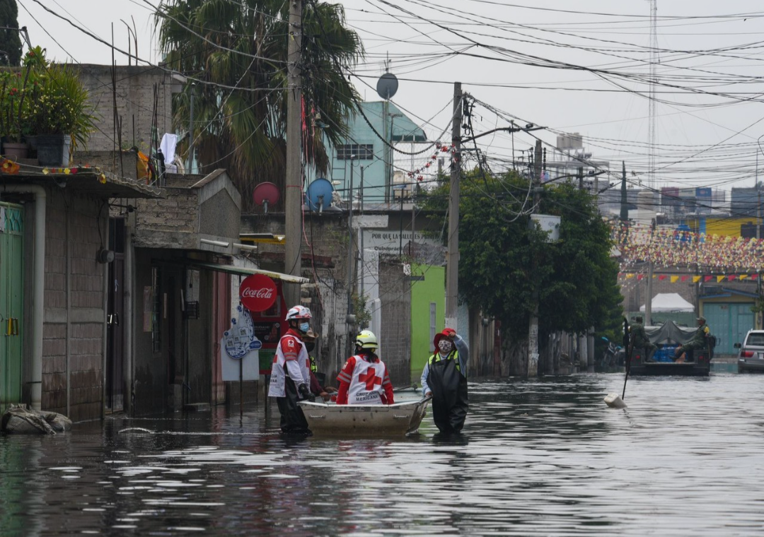 Inundaciones han causado que la entidad mexiquense se encuentra en alarma. Imagen: Cruz Roja Edomex