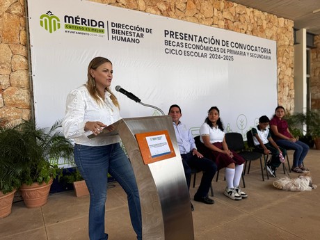 Presenta Cecilia Patrón programa de becas para estudiantes de educación básica