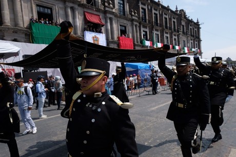 Arranca Desfile Militar en Edomex; Delfina Gómez encabeza homenaje