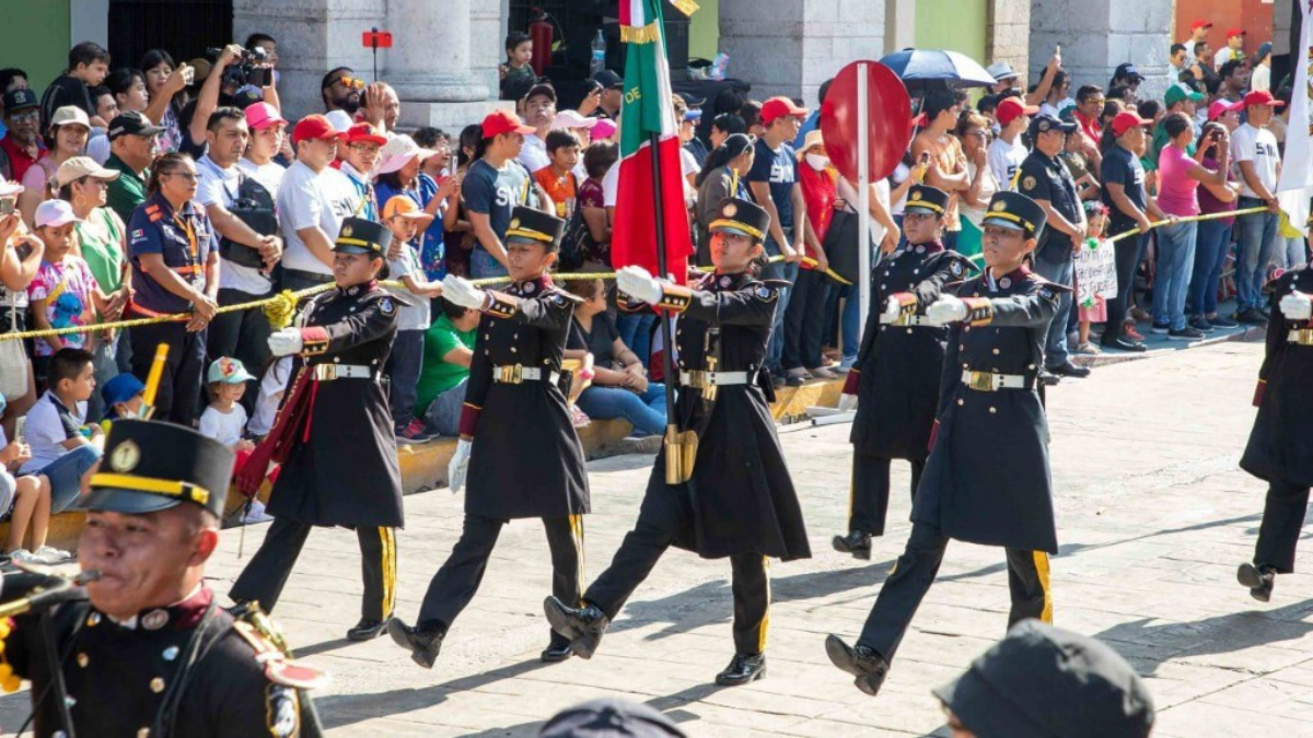 Con el desfile terminan los festejos por el aniversario 214 de la Independencia de México Foto: Segey