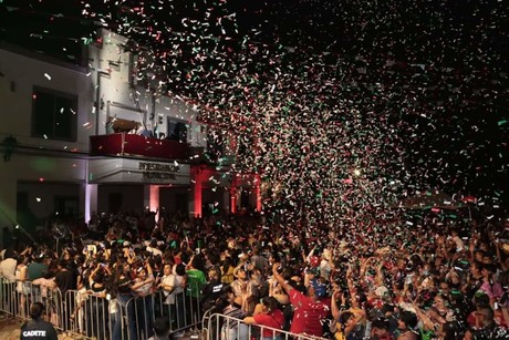 Encabeza Paco Treviño grito de independencia ante 20 mil personas en Juárez