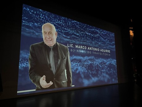 Rinden homenaje en Saltillo a Marco Antonio Aguirre por sus 67 años de carrera