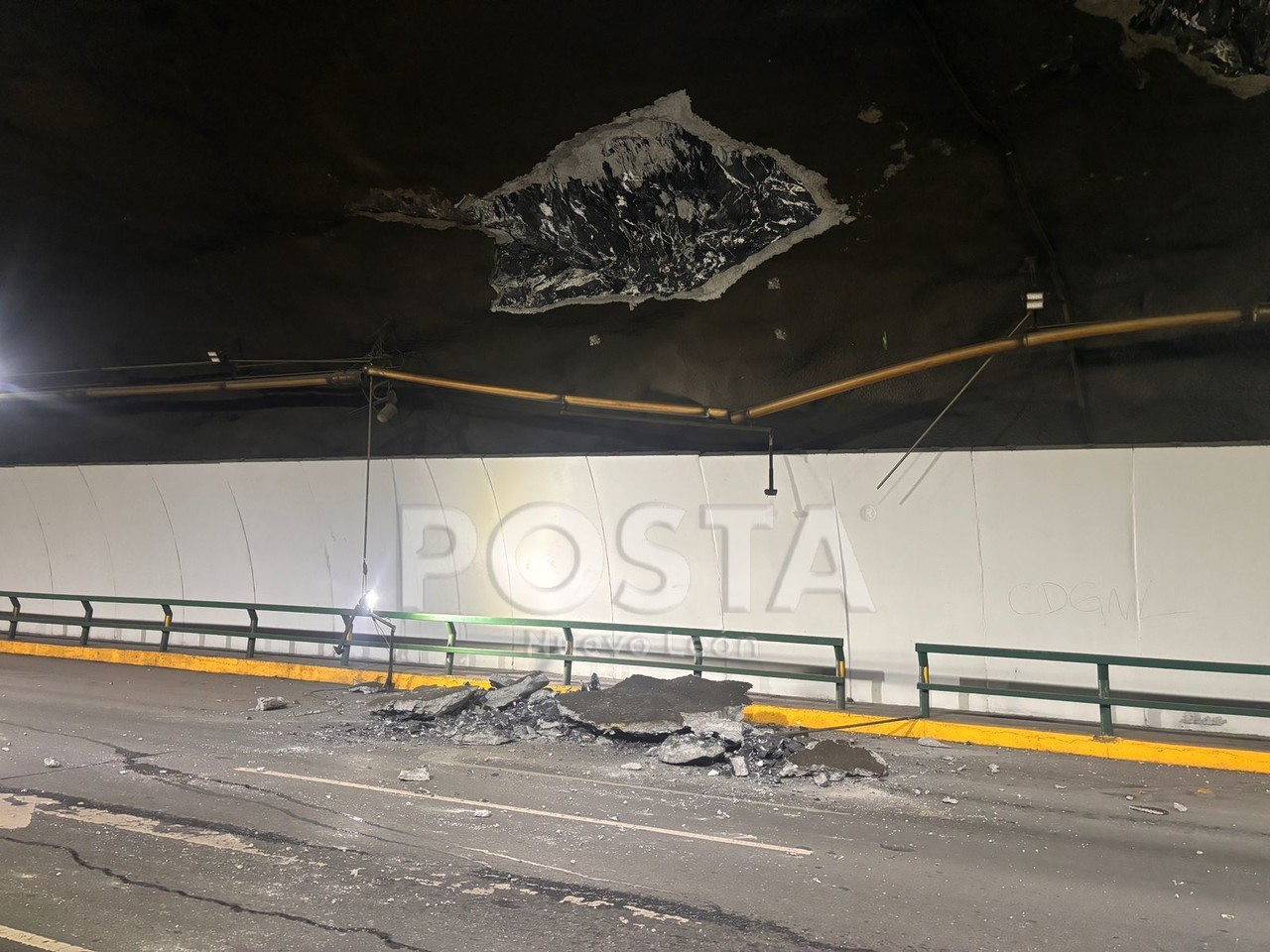 Daños tras el colapso parcial del techo en el túnel de la Loma Larga. Foto: Brenda Reza.