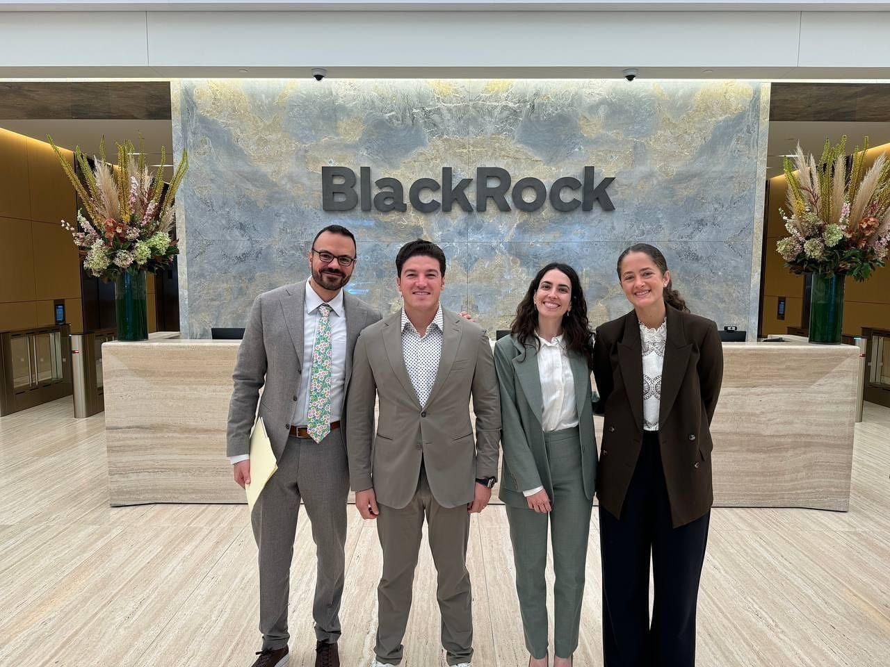 El gobernador de Nuevo León, Samuel García, durante su visita a BlackRock en Estados Unidos. Foto: Gobierno de Nuevo León