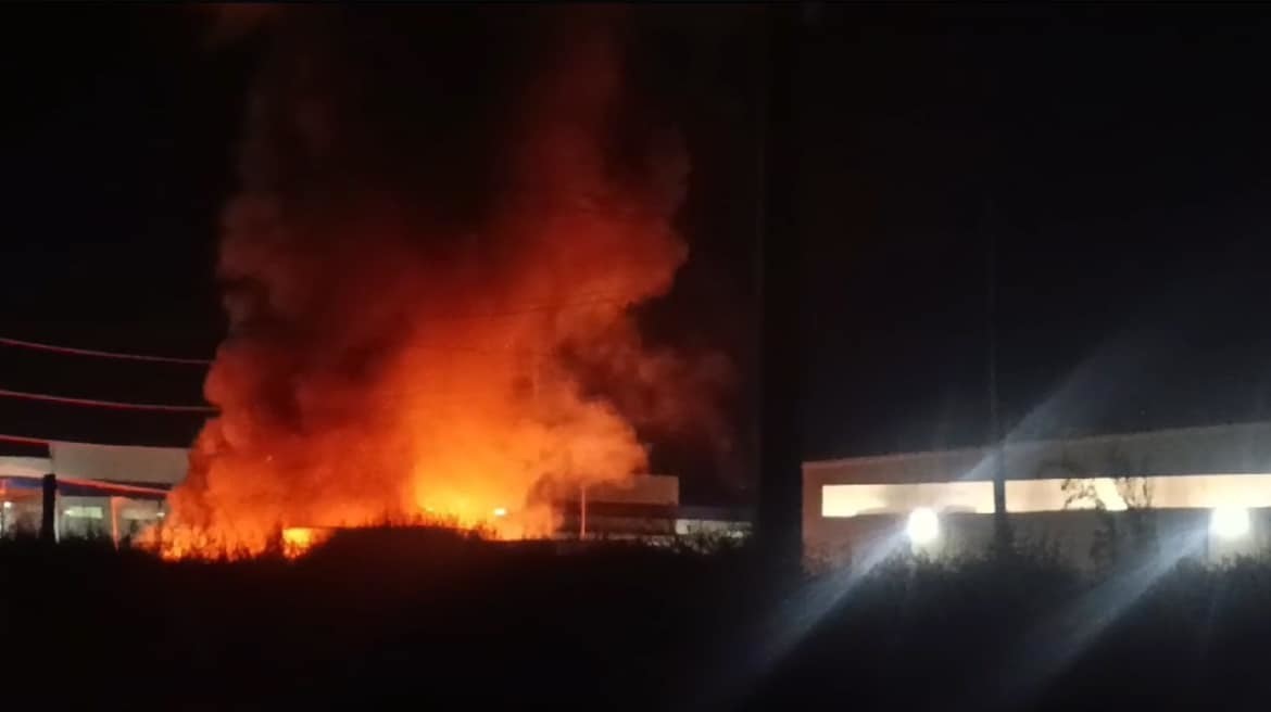 Incendio en Planta Yangfeng Ramos Arizpe. Foto de Que todo Ramos se entere.